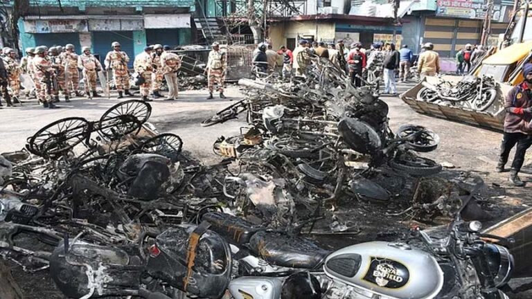 हल्द्वानी हिंसा का तीसरा दिन: आठ फरवरी से इंटरनेट सेवाएं बंद, कर्फ्यू जारी; पांच हजार लोगों पर केस दर्ज