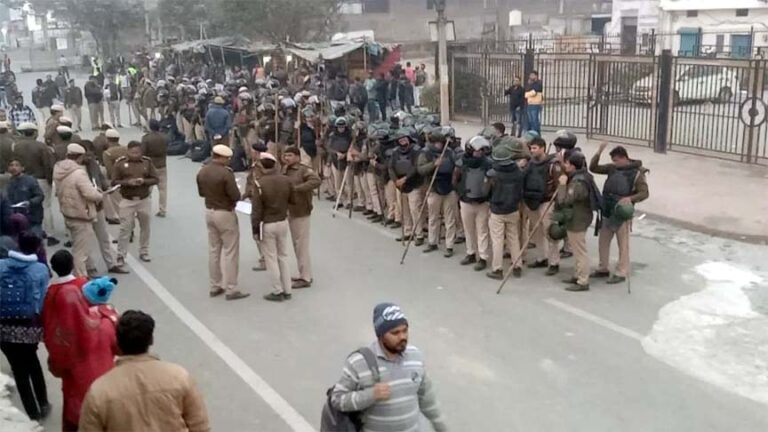 शंभू बॉर्डर पर फिर चले आंसू गैस के गोले, भगवंत मान बोले-हरियाणा हमारे किसानों को जाने दे