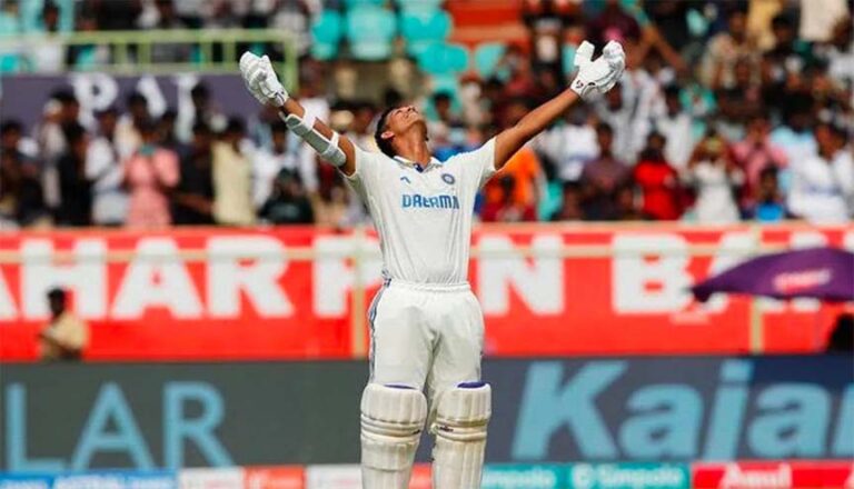 यशस्वी जायसवाल ने दोहरा शतक ठोक रचा इतिहास, सचिन तेंदुलकर का रिकॉर्ड तोड़ विश्व क्रिकेट में मचाई खलबली