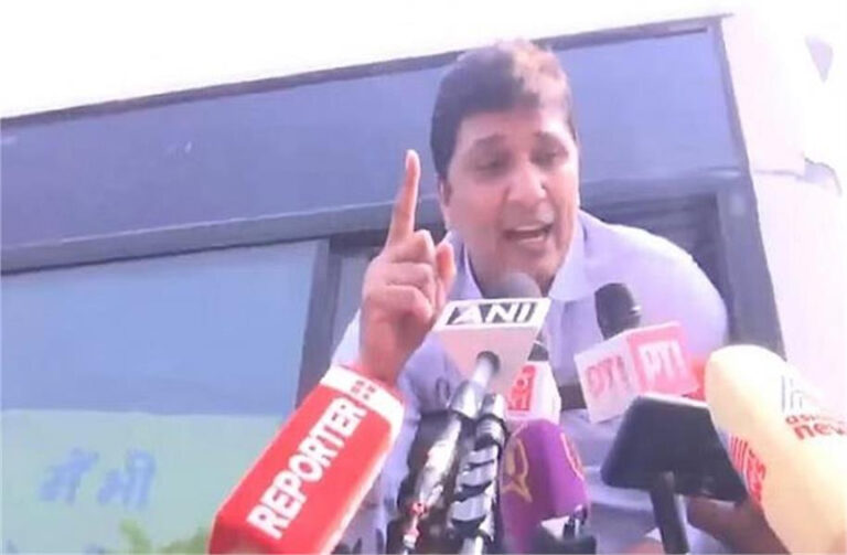 केजरीवाल की गिरफ्तारी के विरोध में AAP का प्रदर्शन, आतिशी-सौरभ भारद्वाज को पुलिस ने हिरासत में लिया