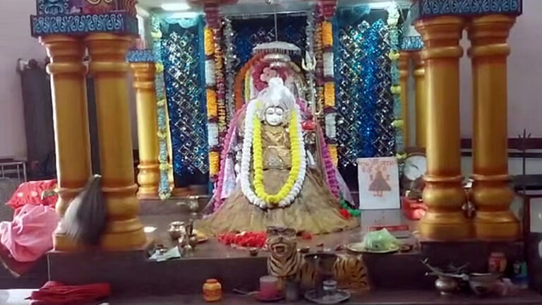 मां मनका दाई मंदिर में चोरी, लाखों रुपये पार, सोता रहा चौकीदार, सीसीटीवी कैमरे में कैद वारदात