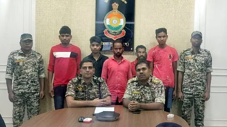 सुकमा में पांच सक्रिय नक्सलियों ने किया आत्मसमर्पण, सरकार की योजनाओं से प्रभावित होकर उठाया कदम