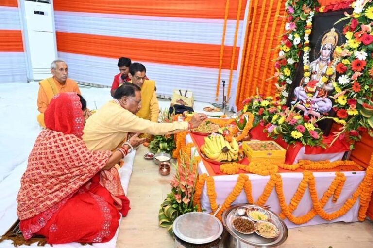 मुख्यमंत्री निवास में हनुमान जयंती पर सीएम विष्णुदेव साय ने की पूजा-अर्चना