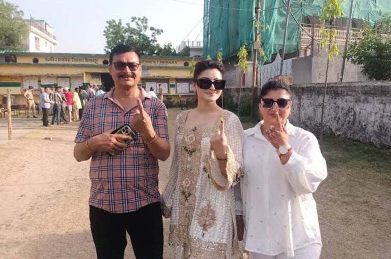 उर्वशी रौतेला ने युवाओं को सही दिशा में आगे बढ़ने का संदेश दिया