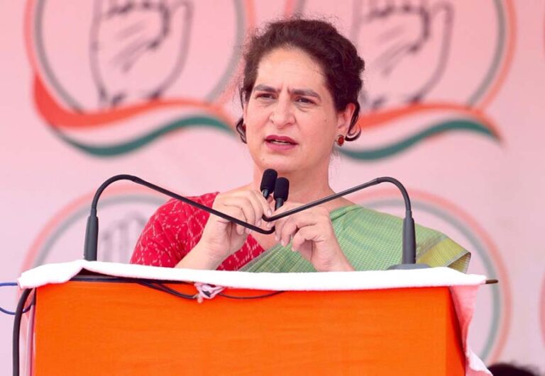 कांग्रेस की राष्ट्रीय नेत्री प्रियंका गांधी ने बालोद, डोंगरगांव में दो महति सभाओं को किया संबोधित