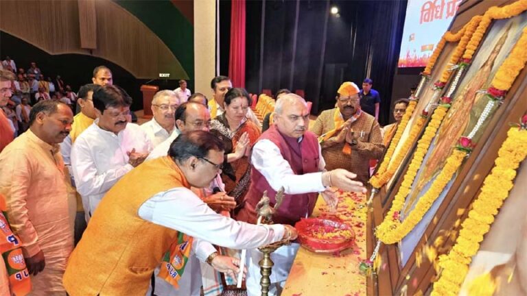 बीजेपी विधि प्रकोष्ठ का प्रदेश स्तरीय सम्मेलन शुरू; शिवप्रकाश की मौजूदगी में बन रही चुनावी रणनीति