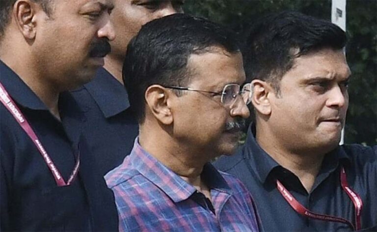 सीएम केजरीवाल की गिरफ्तारी के विरोध में ‘आप’ नेताओं ने किया सामूहिक अनशन