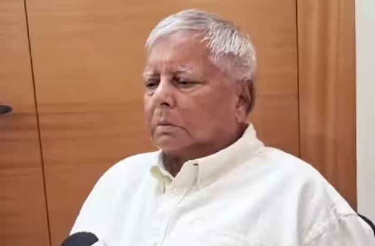 लालू यादव बोले- देश के गरीब, दलित और पिछड़े संविधान बदलने वालों की आंखें निकाल लेंगे