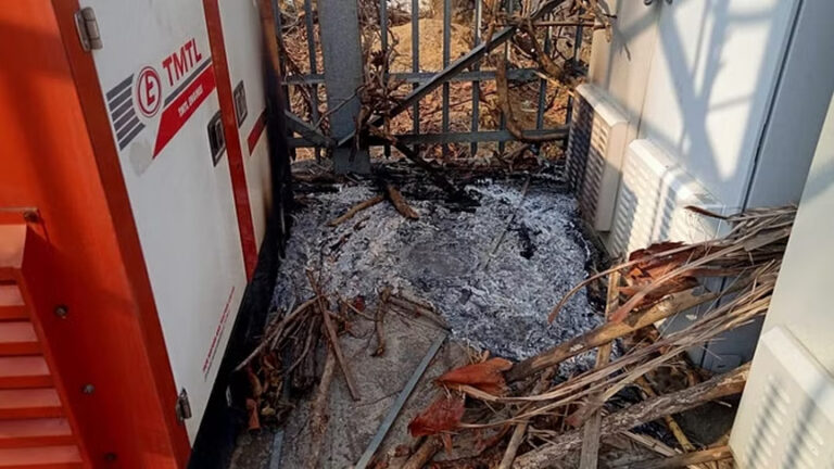 मुखबिरी के शक में धारदार हथियार से नक्सलियों ने ग्रामीण को उतारा मौत के घाट, टावर में लगाई आग