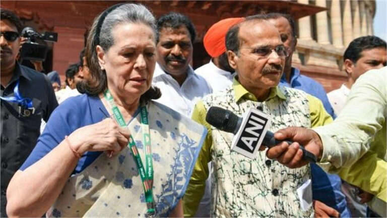 चारों तरफ अन्याय का अंधकार बढ़ा, मोदी जी खुद को महान बताकर लोकतंत्र का चीरहरण कर रहे : सोनिया गांधी