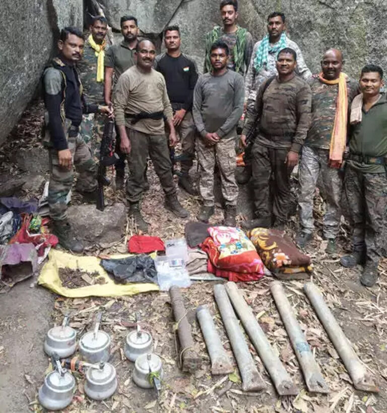 बारूद का जखीरा बरामद, फोर्स को छत्तीसगढ़-महाराष्ट्र बॉर्डर पर मिली बड़ी सफलता