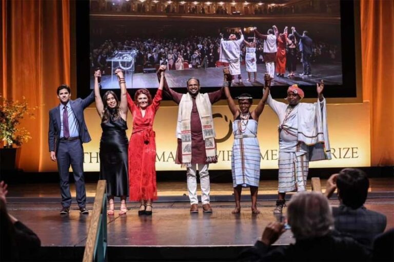 छत्तीसगढ़ के आलोक शुक्ला को मिला ‘ग्रीन नोबल’, अमरीका में सम्मानित होते ही उन्होंने महात्मा गांधी से लेकर जयपाल सिंह को किया याद