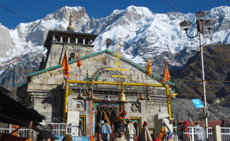 चारधाम यात्रा में अब तक 11 श्रद्धालुओं की मौत, भीड़ के चलते 2 दिन तक बंद रहेगा ऑफलाइन रजिस्ट्रेशन