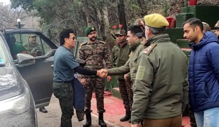 सचिन तेंदुलकर की सुरक्षा में तैनात जवान ने सरकारी बंदूक से की आत्महत्या