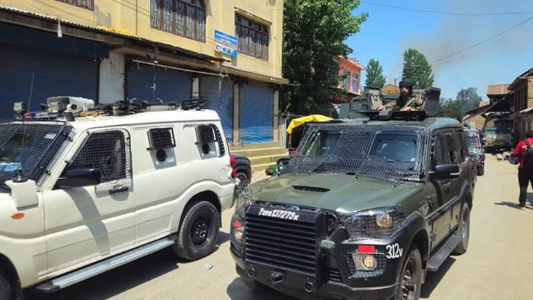 कुलगाम में सुरक्षाबलों और आतंकियों के बीच मुठभेड़, दो दहशतगर्द ढेर, ऑपरेशन जारी