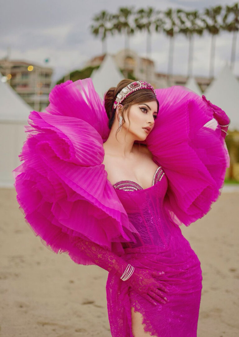 सात करोड़ का है उर्वशी रौतेला का कान्स कस्टम गाउन