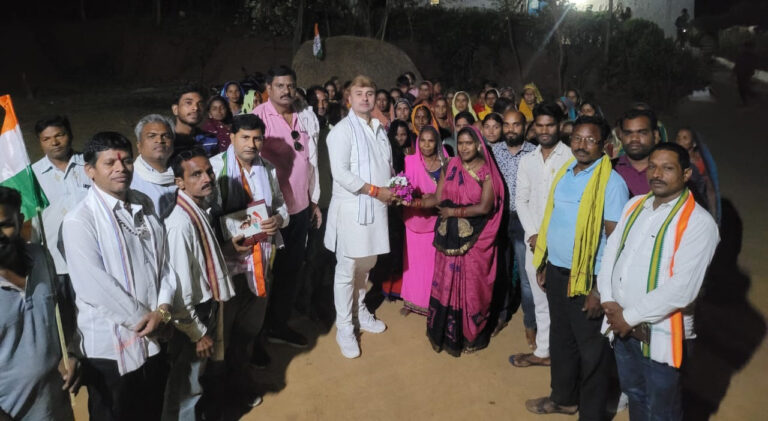 देवेंद्र यादव के पक्ष में त्रिलोक श्रीवास एवं समर्थकों का तूफानी जनसंपर्क