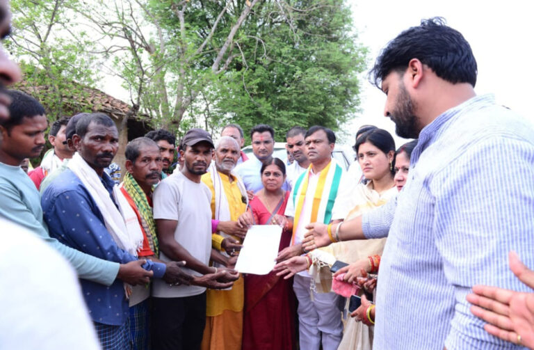 पीसीसी अध्यक्ष दीपक बैज के नेतृत्व में कांग्रेस का प्रतिनिधि पंडरिया हादसे के प्रभावितों से मिला