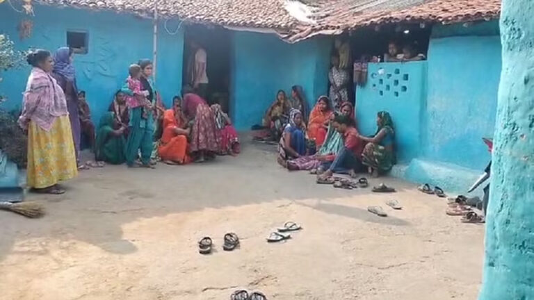 बंद कमरे में मिली पति-पत्नी और मासूम बच्चे की लाश, गले पर फंदे और चोट के मिले निशान; जांच में जुटी