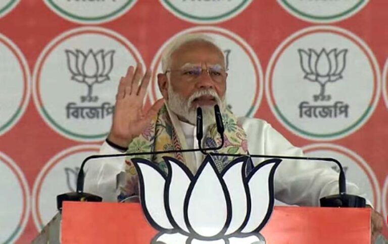 पलामू में पीएम मोदी ने कांग्रेस-झामुमो को घेरा, दोनों पर लगाया जनता की जायदाद हड़पने की कोशिश का आरोप