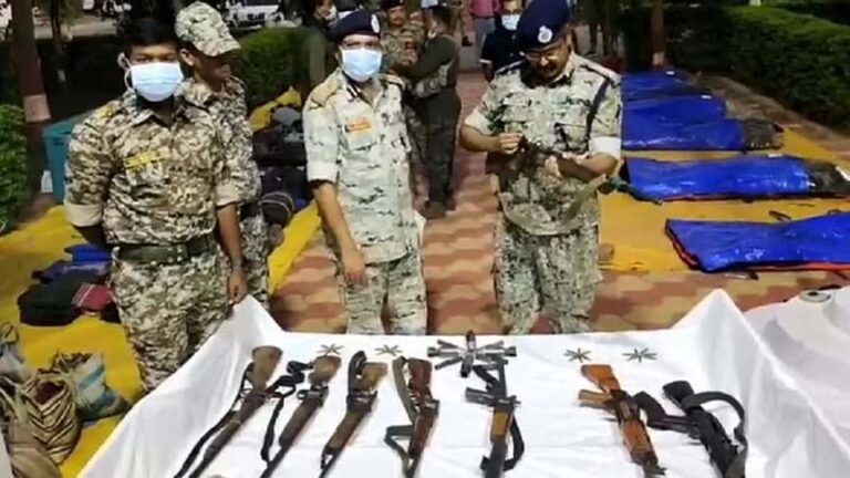 10 नक्सलियों के शव में से 8 की हुई शिनाख्त, पुलिस ने AK 47 सहित भारी मात्रा में हथियार