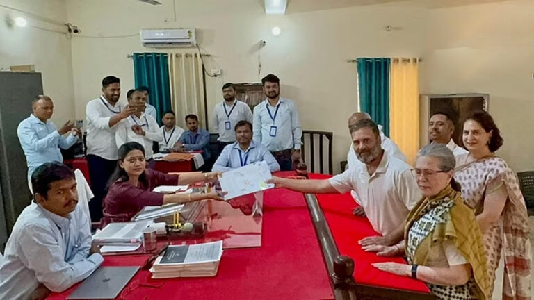 राहुल गांधी ने किया नामांकन, कांग्रेस अध्यक्ष खरगे के अलावा प्रियंका और सोनिया रहीं मौजूद
