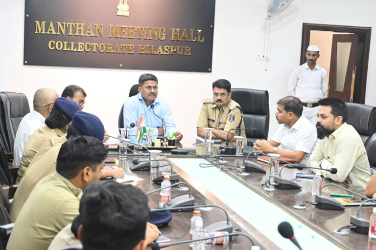 कलेक्टर-एसपी ने संयुक्त बैठक लेकर की कानून-व्यवस्था की समीक्षा