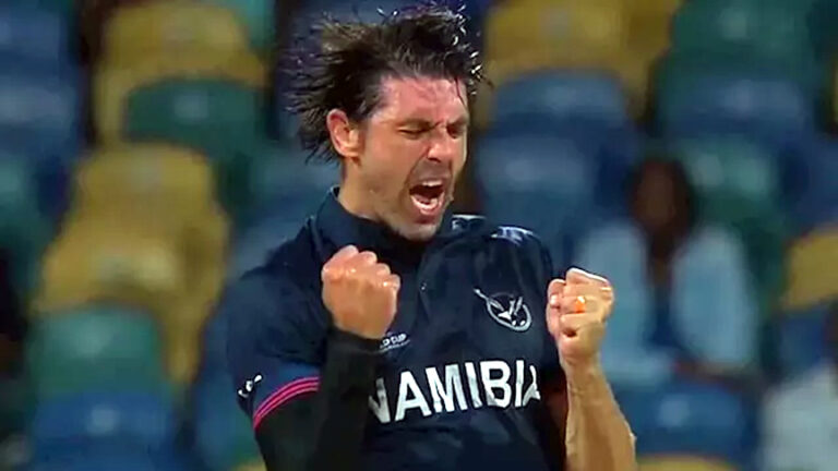 39 साल के डेविड विसी ने नामीबिया को सुपर ओवर में दिलाई जीत, ओमान को हराकर जीत से की शुरुआत