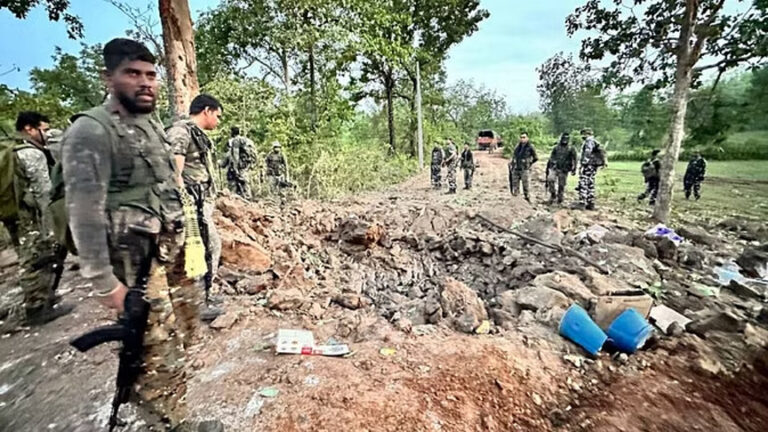 सुकमा नक्सली हमला: कानपुर के जवान ने पत्नी से किया था ये वादा, मां बोली- पता होता को छुड़वा देती नौकरी