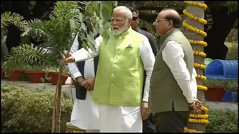 विश्व पर्यावरण दिवस पर पीएम मोदी ने की वृक्षारोपण अभियान की शुरुआत, लाखों पेड़ लगाने का लिया संकल्प