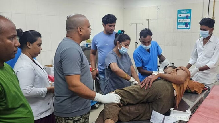 एक्स कैलिबर राइफल लोड करते हुए जवान से चली गोली, जबड़े को फाड़ते हुए निकली बुलेट; अस्पताल में भर्ती