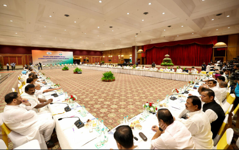 CWC ने राहुल गांधी को लोकसभा में विपक्ष का नेता नियुक्त करने का प्रस्ताव पारित किया: सूत्र