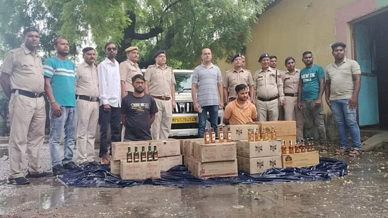 अंतरराज्यीय शराब तस्कर गिरफ्तार, भारी मात्रा में अंग्रेजी शराब जब्त, आबकारी विभाग ने की कार्रवाई