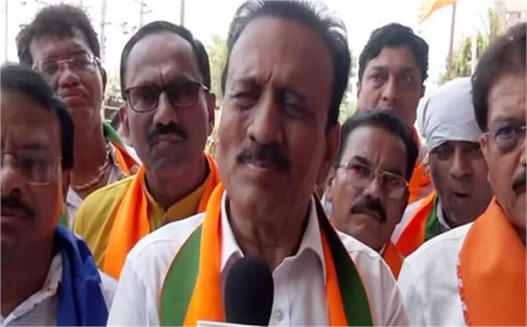 मराठा आरक्षण अधिसूचना में ‘सगे सोयारे’ को शामिल करने की मांग कानूनी समीक्षा में नहीं टिकेगी: मंत्री गिरीश महाजन