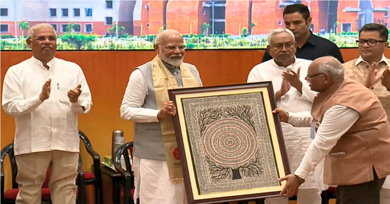 नालंदा में बोले पीएम मोदी- आग की लपटों में पुस्तकें भले जल जाएं लेकिन आग की लपटें ज्ञान को नहीं मिटा सकतीं