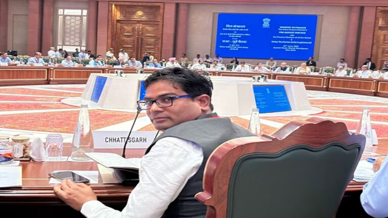 बजट पूर्व बैठक में वित्तमंत्री ओपी ने रखे राज्यहित के कई प्रस्ताव,विकास के लिए आर्थिक सहायता का किया आग्रह