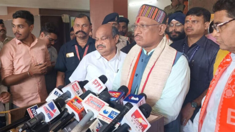 हेमंत सोरेन के बयान पर बिफरे मुख्यमंत्री साय, कहा- आदिवासी समाज का न करें अपमान…