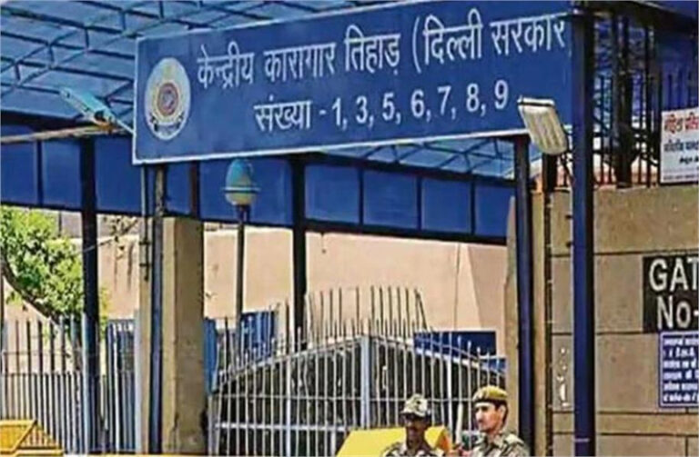 तिहाड़ जेल में कैदियों के बीच हुई खूनी झड़प, धारदार हथियार से किए कई वार, एक कैदी घायल