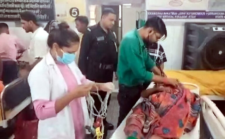 भोले बाबा के सत्संग में भगदड़, 20 लोगों की मौत, एटा लाए गए शव; कई घायल मेडिकल कॉलेज में भर्ती