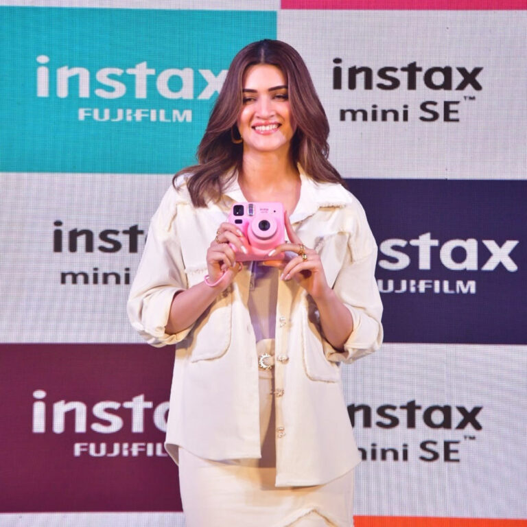 बॉलीवुड आइकन कृति सेनन फूजी फिल्म इंडिया इंस्टैक्स की ब्रांड एंबेसडर बनी