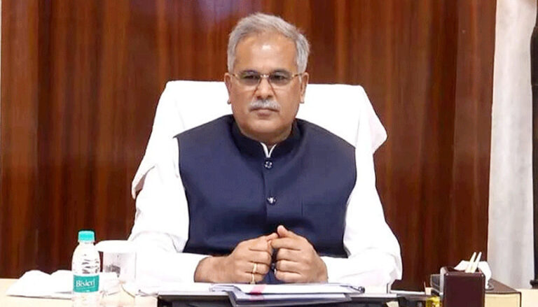 सांसद संतोष पांडेय के बयान पर आपत्ति, भूपेश बघेल ने लिखी स्पीकर को चिट्ठी