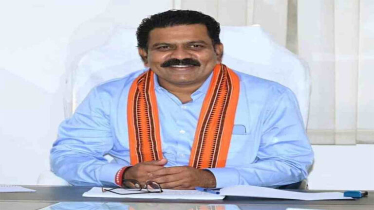 कानून व्यवस्था पर कांग्रेस का प्रदर्शन, डिप्टी सीएम शर्मा बोले – हमारी सरकार में सभी की शिकायत सुनी जा रही, हाथरस घटना के बाद बड़े आयोजनों को लेकर कही ये बात…