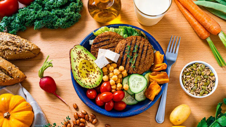 हेल्दी और एनर्जेटिक रहने के लिए डॉक्टर्स को भी डाइट में जरूर शामिल करने चाहिए ये 8 फूड्स