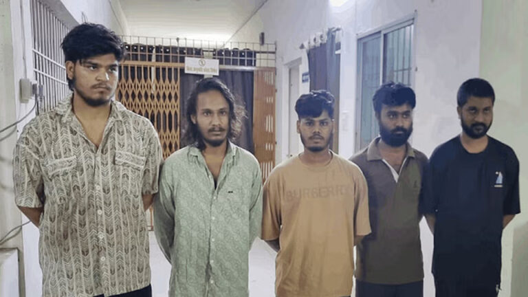 दुर्ग पुलिस ने हैदराबाद में मारी रेड, सात को दबोचा; एक आरोपी छत से कूदा