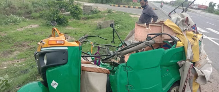 ग्वालियर में भीषण सड़क हादसा, ट्रक ने ऑटो को टक्कर मारी, एक ही परिवार के चार लोगों की मौत