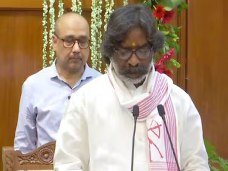 “झारखंड के विकास की स्टेयरिंग अब उनके हाथ में हैं”, शपथ लेने के बाद बोले हेमंत सोरेन