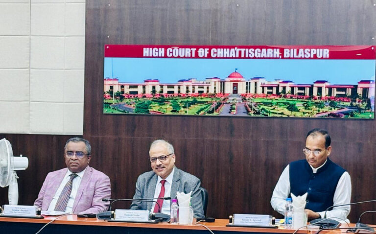 लोक अदालत में अधिक से अधिक राजीनामा योग्य प्रकरणों का करें निराकरण : चीफ जस्टिस रमेश सिन्हा