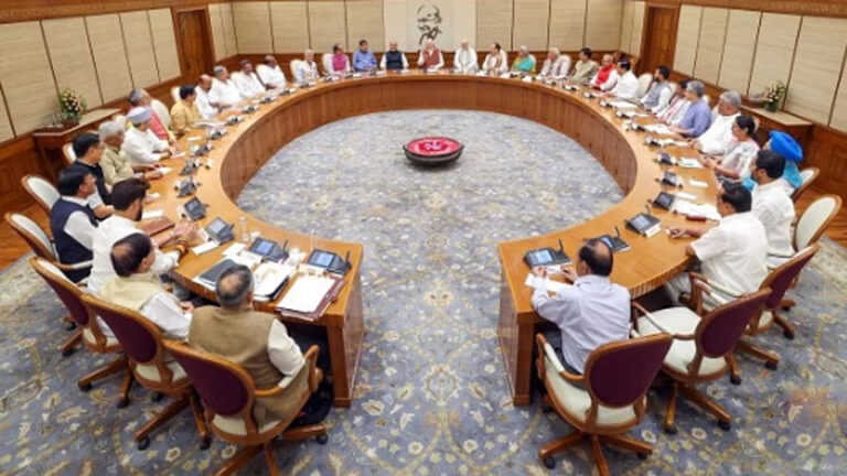 मंत्रिपरिषद बैठक में पीएम मोदी की नसीहत: केंद्र की योजनाएं जनता तक पहुंचाएं, 100 दिन के एजेंडे की समीक्षा की