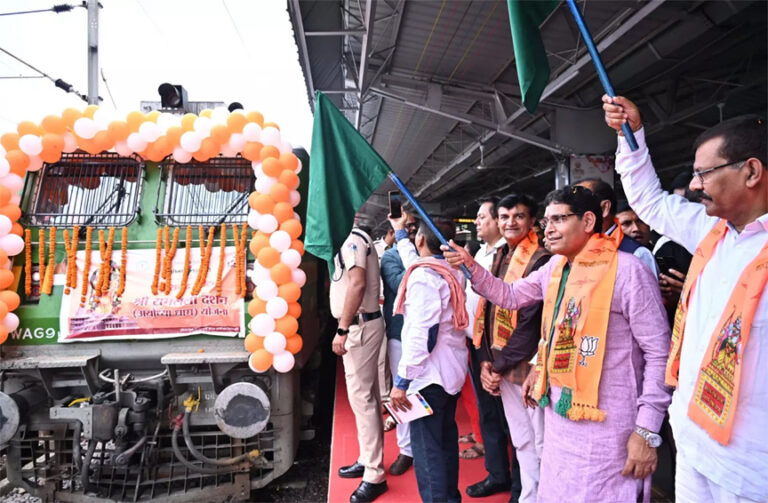 रामलला दर्शन योजना : छत्तीसगढ़ के 850 श्रद्धालु अयोध्या के लिए रवाना