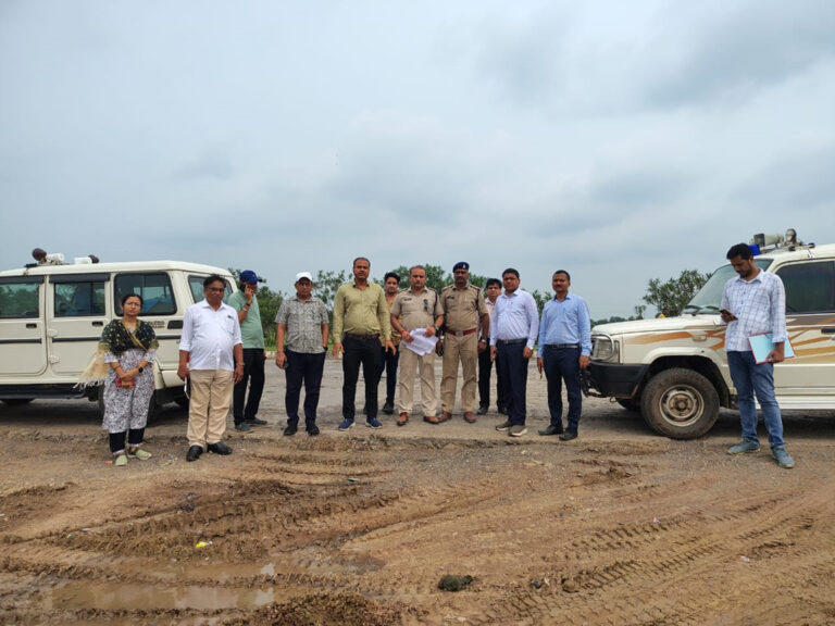 गायों की मौत की जांच के लिए सिलपहरी पहुंची जांच टीम